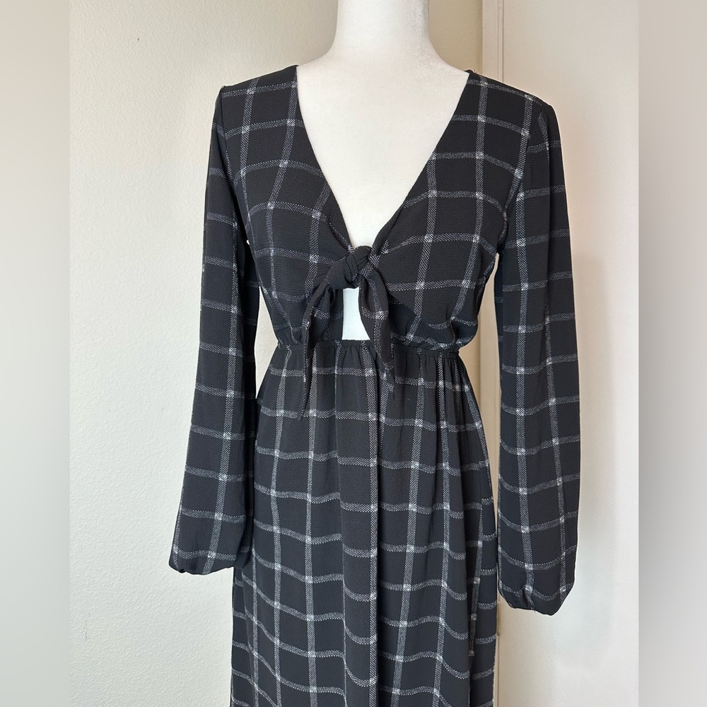 EUC MIMI CHICA Line Pattern Black Midi Dress With Tie At Bust - Picture 3 of 9